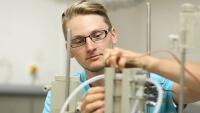 lipoStudent Jakub Kosina v laboratoři